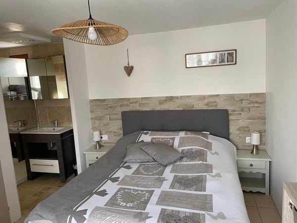Chambre avec salle de bain