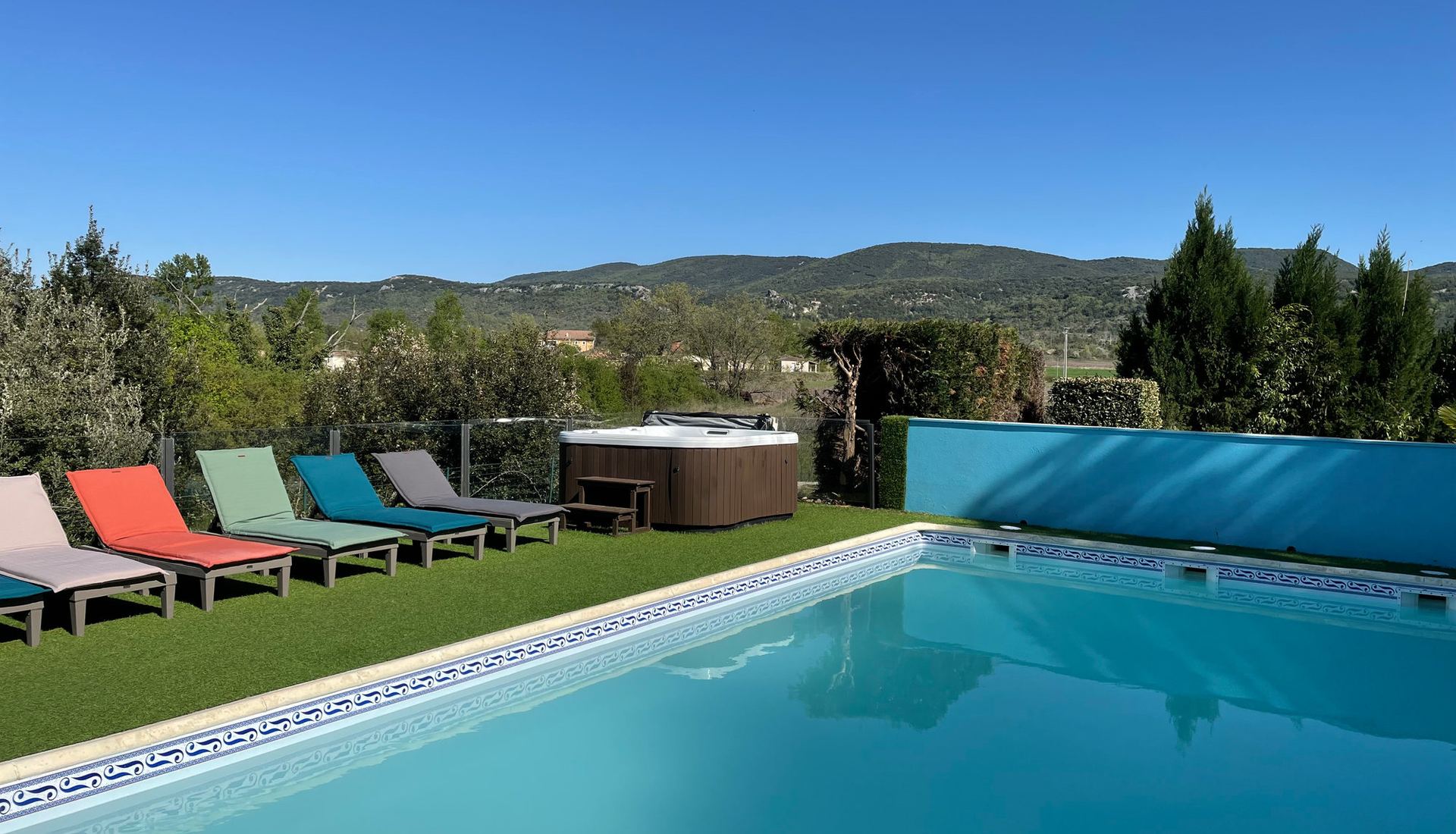 Le petit Vialto, gîtes avec piscine en Ardèche